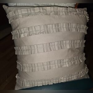 VINTAGE Beige RUFFLED DKNY FEATHER/DOWN FILLED THROW PILLOW 18"X18"